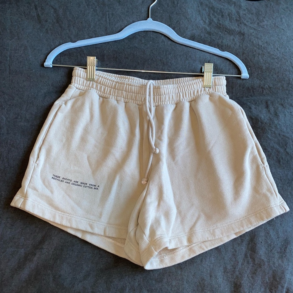 Pangaia Sweatshorts - stone. Size XS